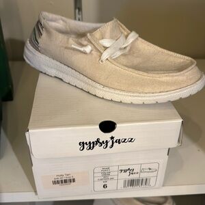 Size 6 Gypsy Jazz Poppy Cream